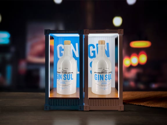 Gin Sul Bottle Glorifier, variant setup side by side-Original ratio - High resolution