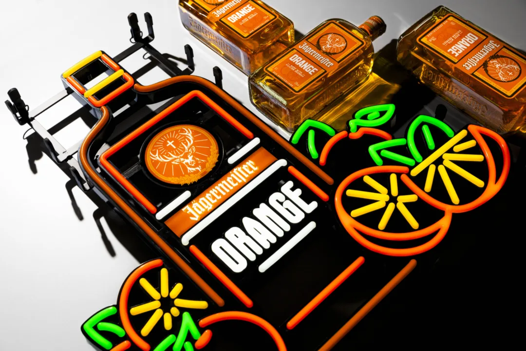 JGM 2023 0820 6653 ORA Bottle LE Dneon 02